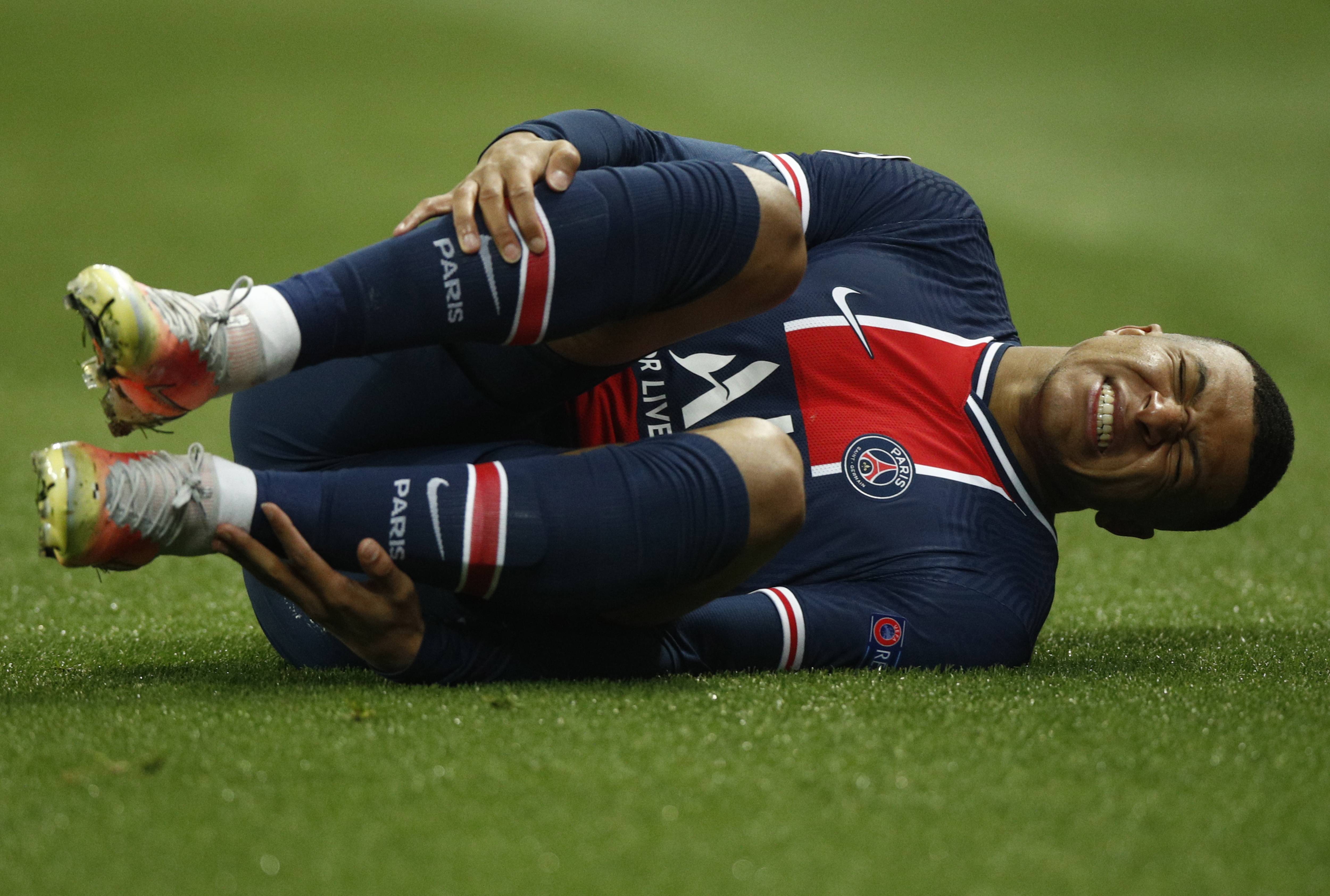 足球明星选手受伤退赛，引发热议