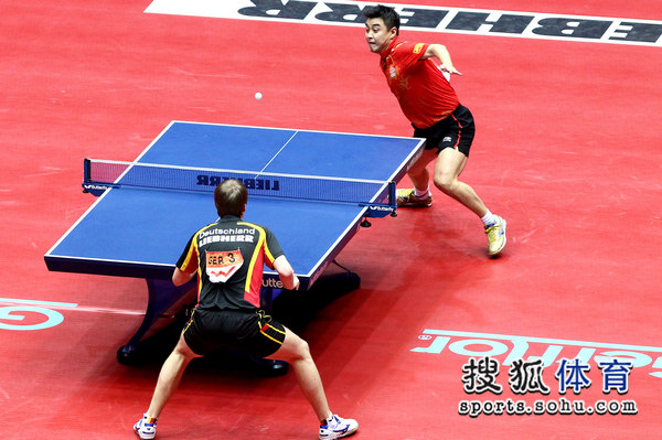 英格兰队轻取德国队，王皓关键制胜