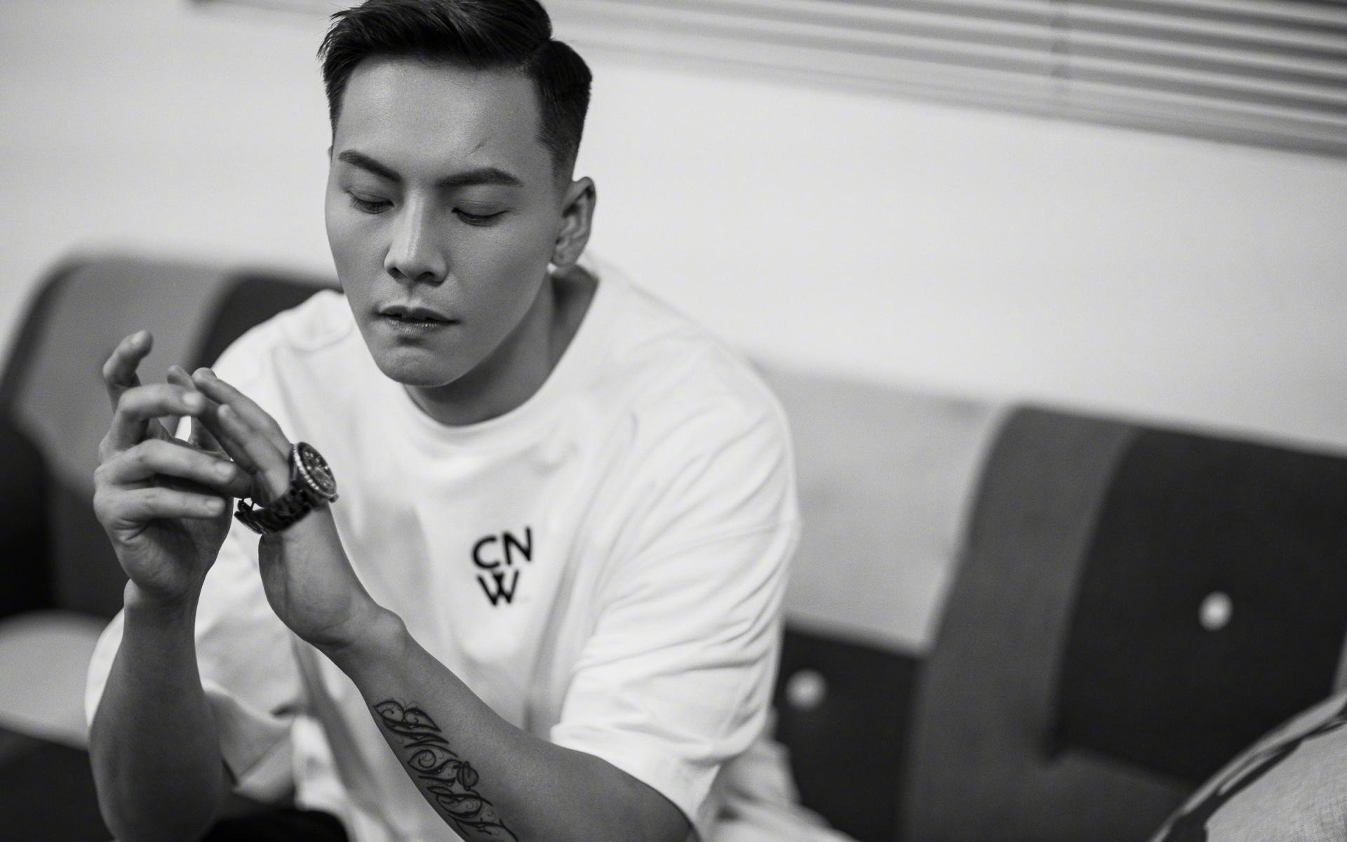 开云体育-撕裂的球网，交织的轨迹